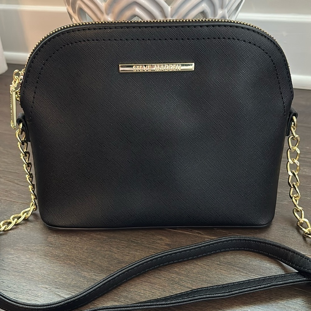 Steve Madden Crossbody,gold chain,double zip,zip interior,slip pocket,PU Leather